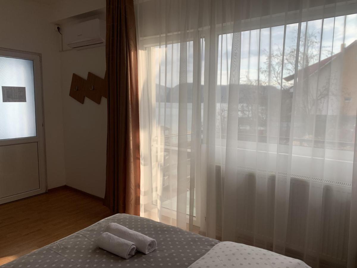 Casa Ana Serena Ieşelniţa Exterior foto