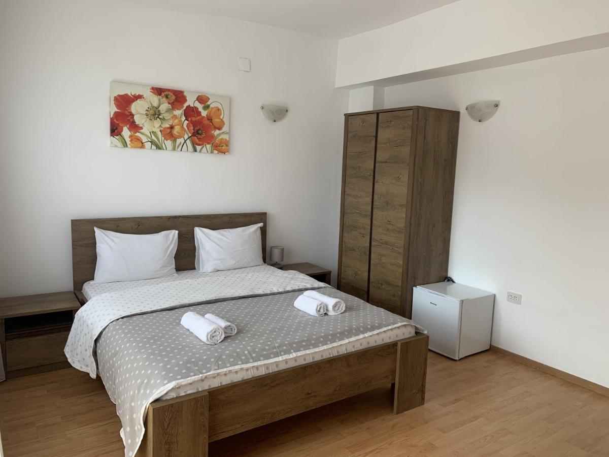 Casa Ana Serena Ieşelniţa Exterior foto