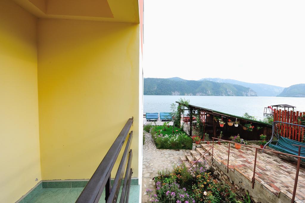 Casa Ana Serena Ieşelniţa Exterior foto