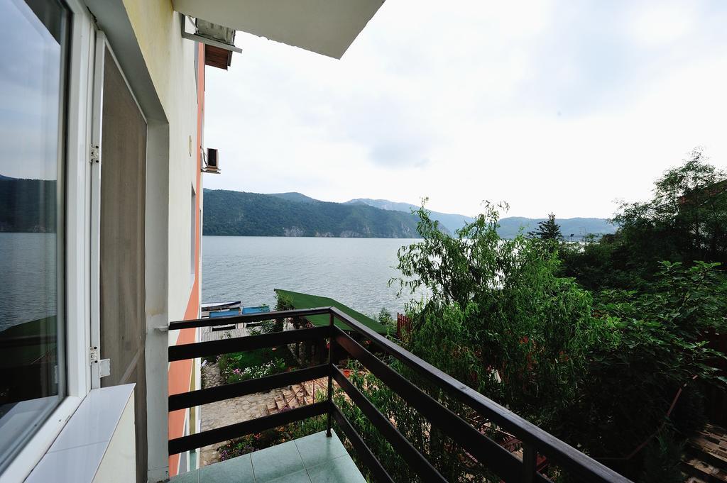 Casa Ana Serena Ieşelniţa Exterior foto