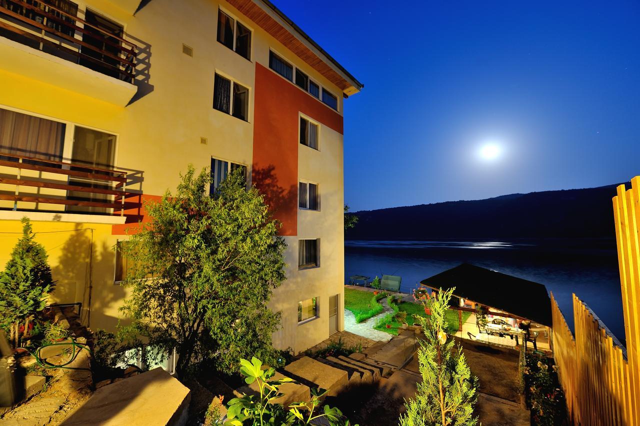 Casa Ana Serena Ieşelniţa Exterior foto