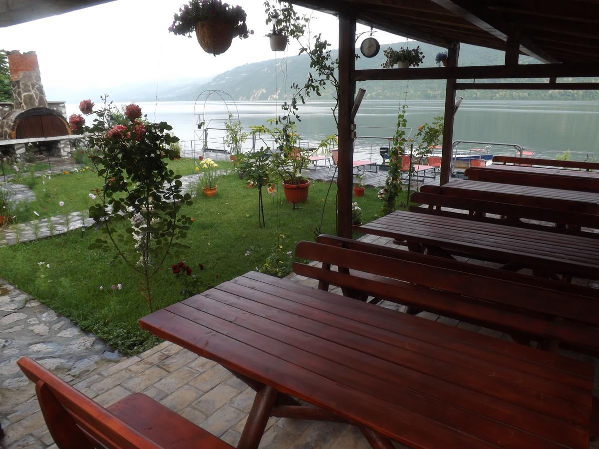 Casa Ana Serena Ieşelniţa Exterior foto