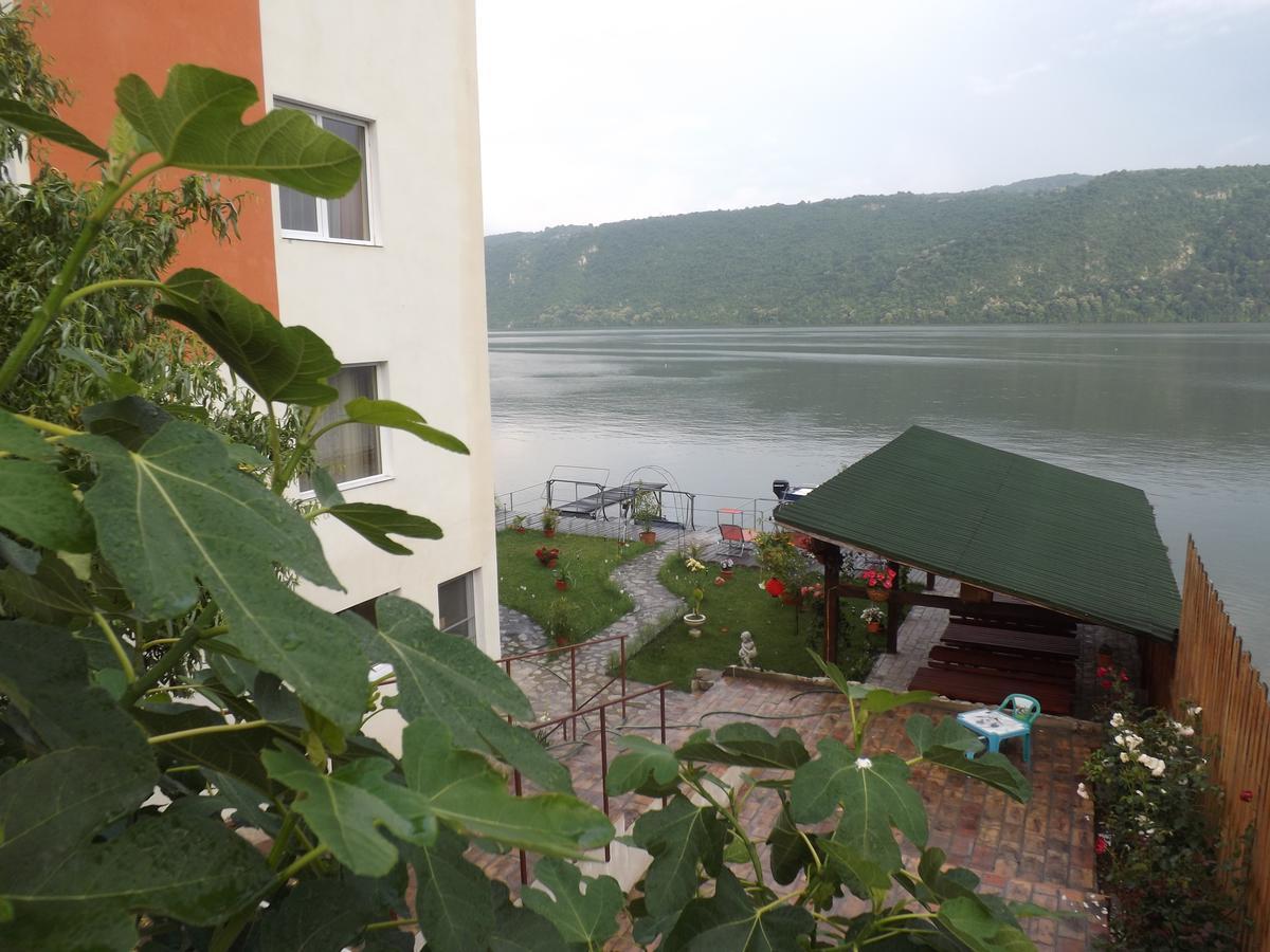 Casa Ana Serena Ieşelniţa Exterior foto