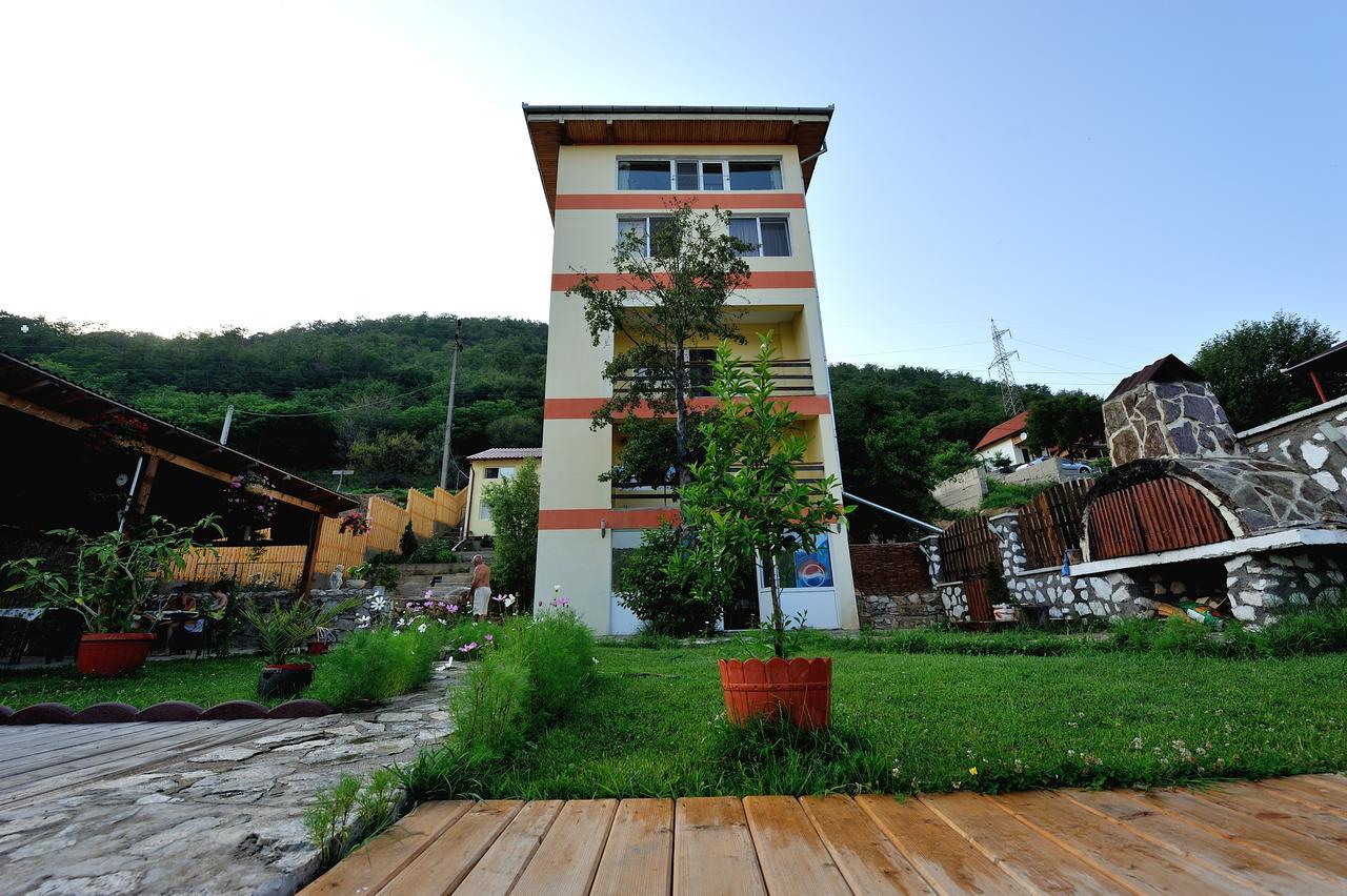 Casa Ana Serena Ieşelniţa Exterior foto
