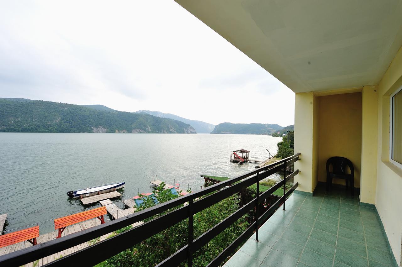 Casa Ana Serena Ieşelniţa Exterior foto