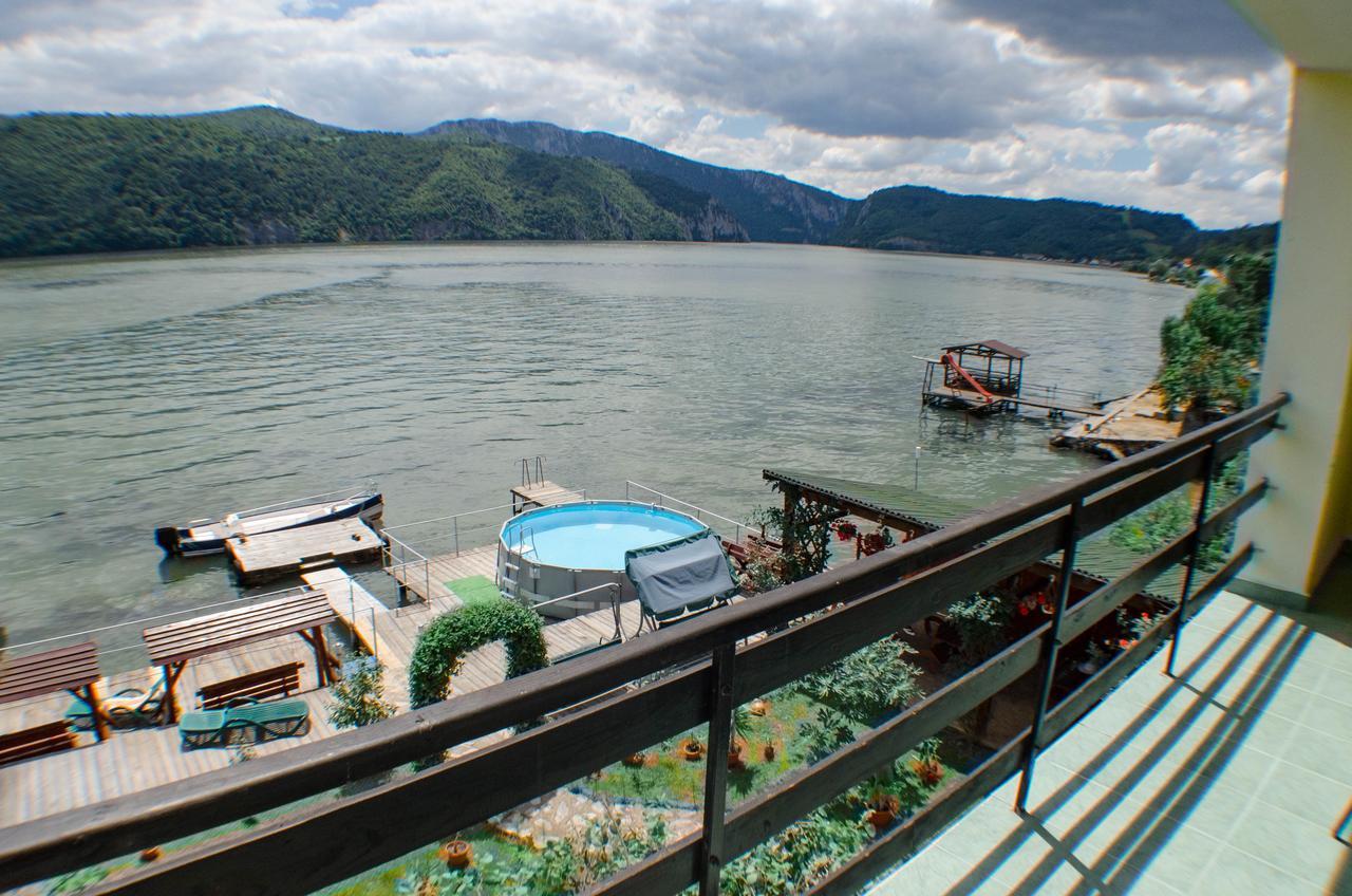 Casa Ana Serena Ieşelniţa Exterior foto