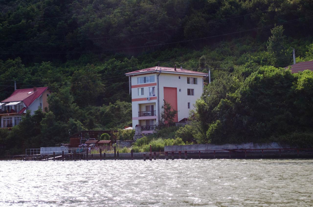 Casa Ana Serena Ieşelniţa Exterior foto