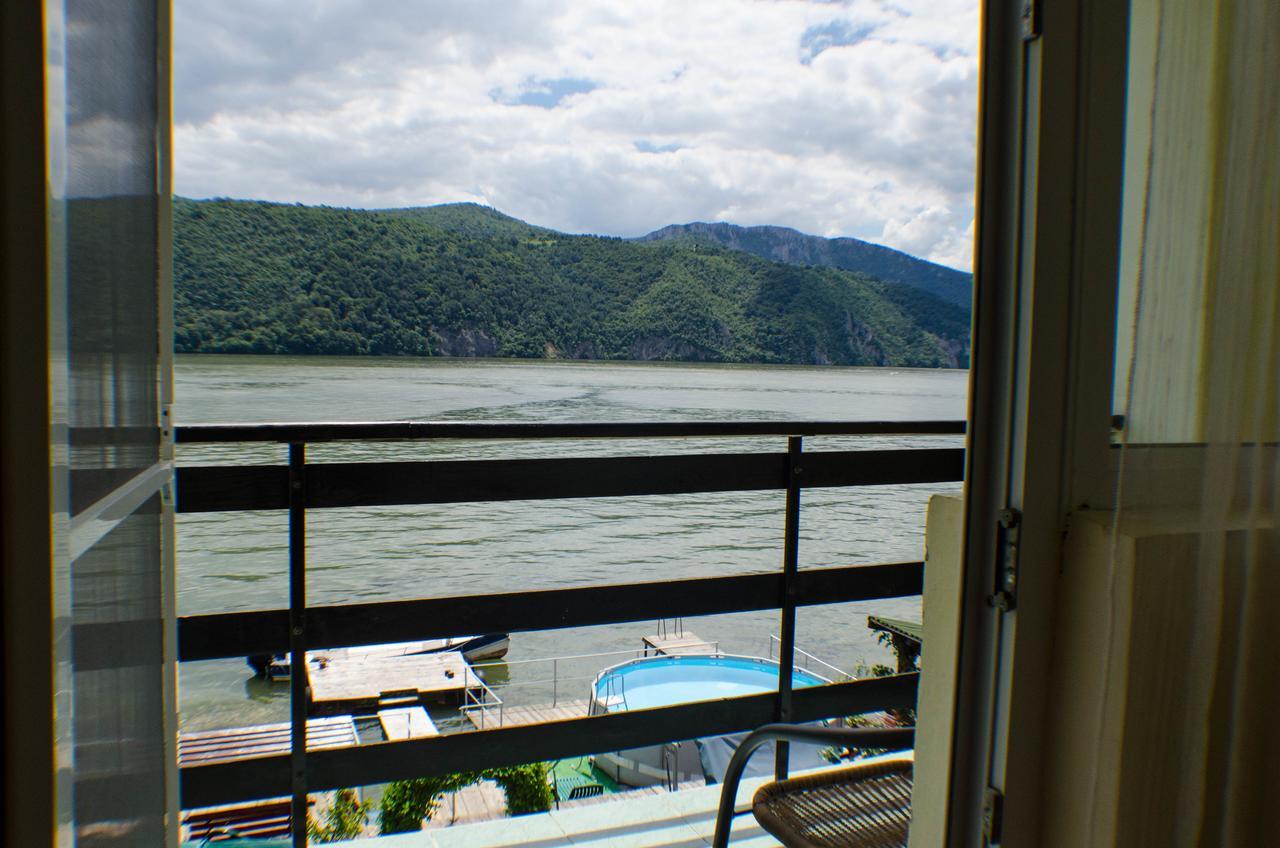 Casa Ana Serena Ieşelniţa Exterior foto