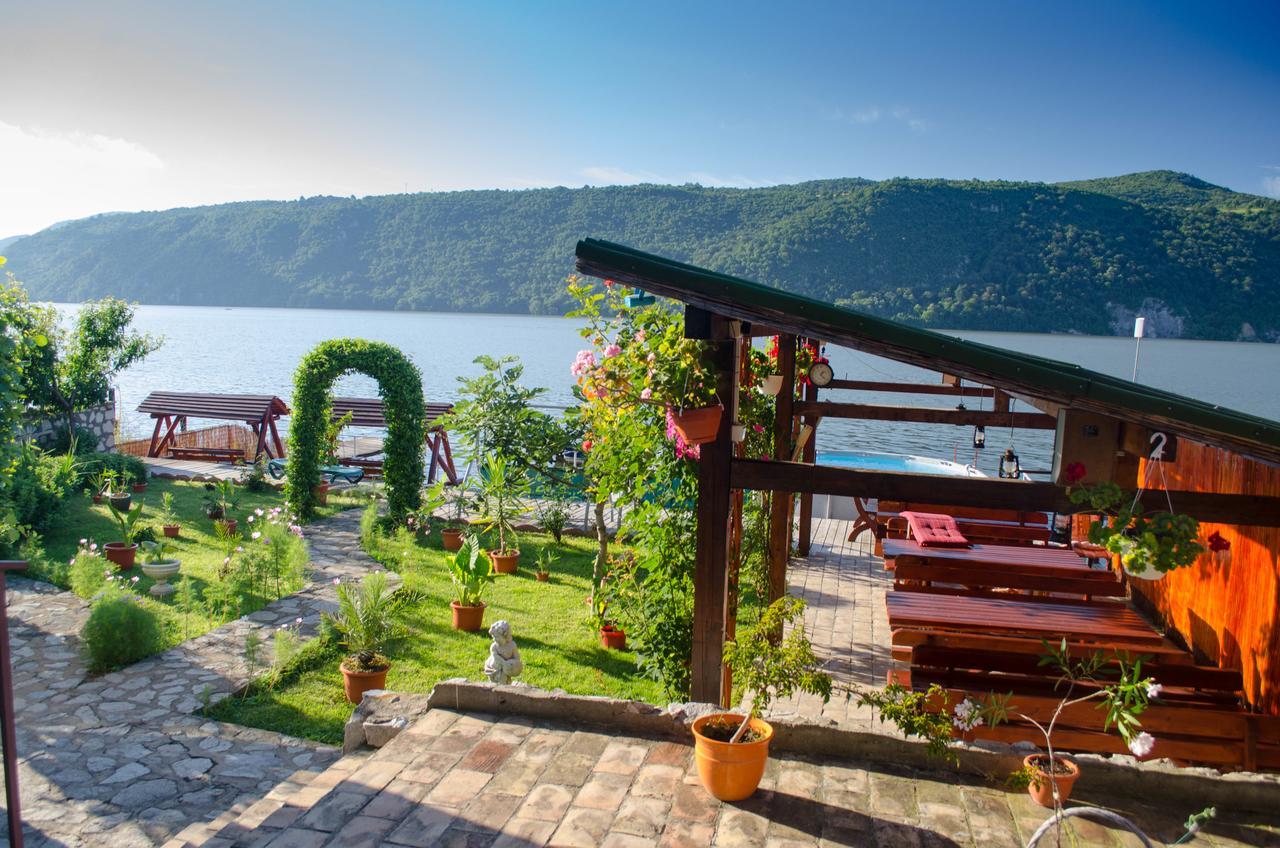 Casa Ana Serena Ieşelniţa Exterior foto