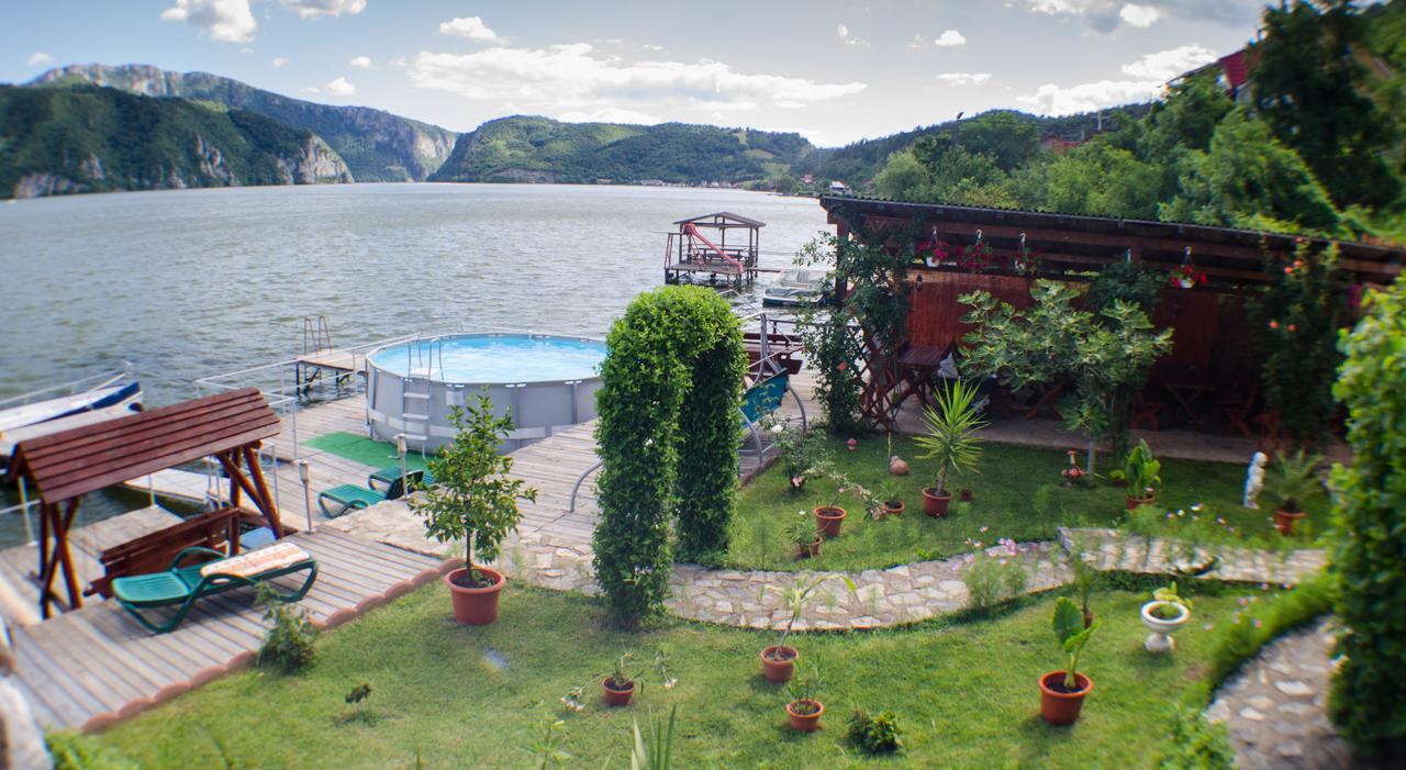 Casa Ana Serena Ieşelniţa Exterior foto