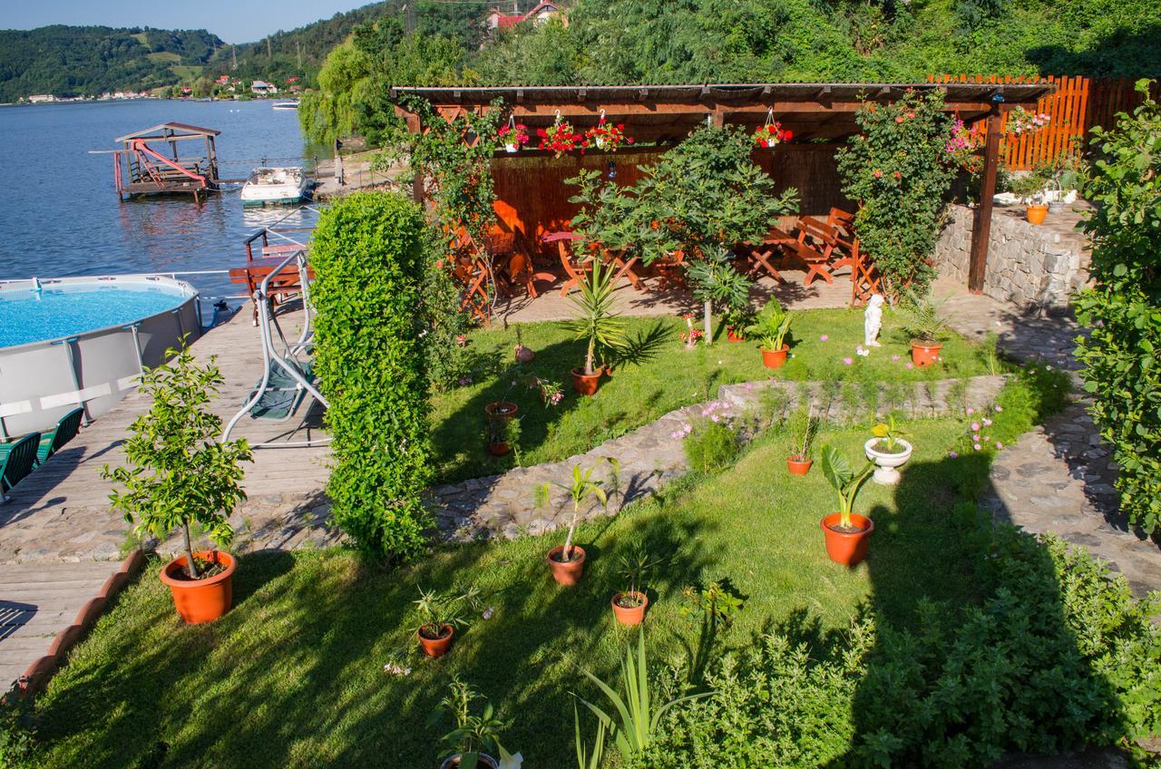 Casa Ana Serena Ieşelniţa Exterior foto
